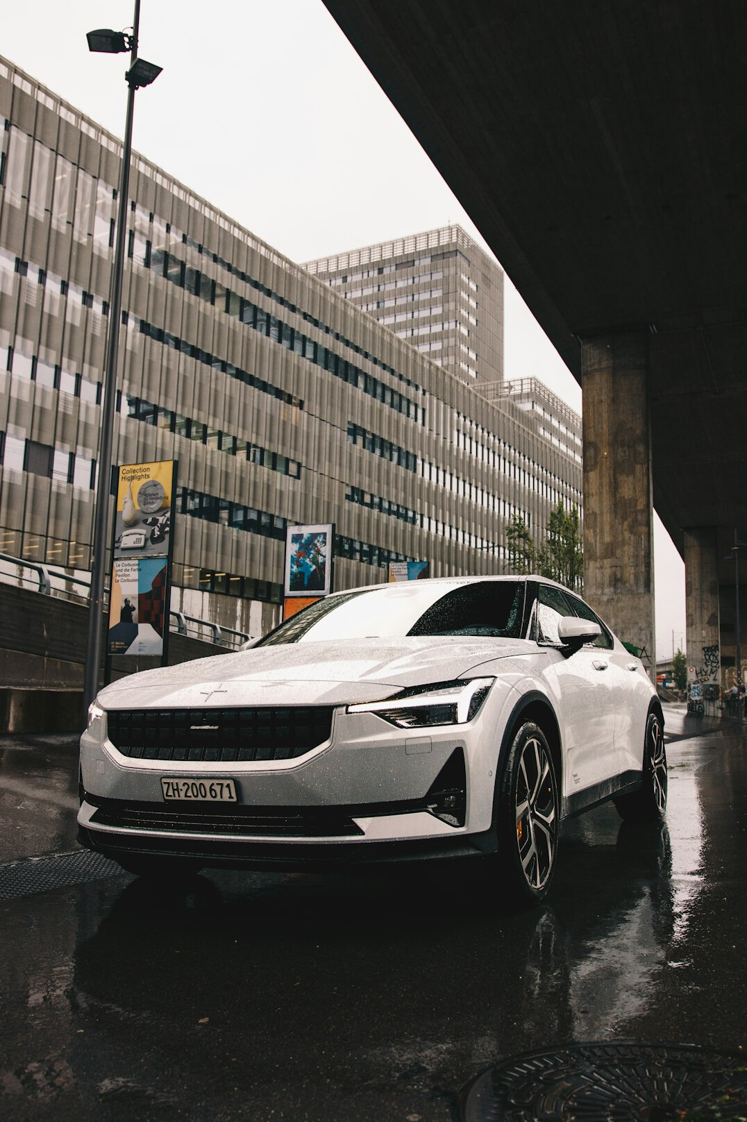 electric cars in city